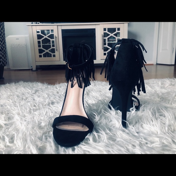 Black Heels - Picture 2 of 5